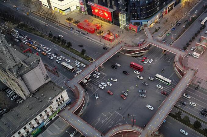 返程復(fù)工人員增多 西安城區(qū)道路車(chē)輛明顯增加